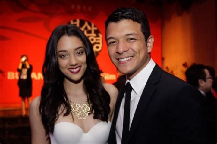 Jericho Rosales - Bio, Age, net worth, siblings, height, Wiki, Facts and Family