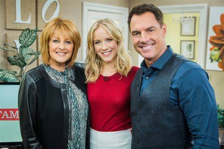 Jessy Schram - Bio, Age, Wiki, Facts and Family