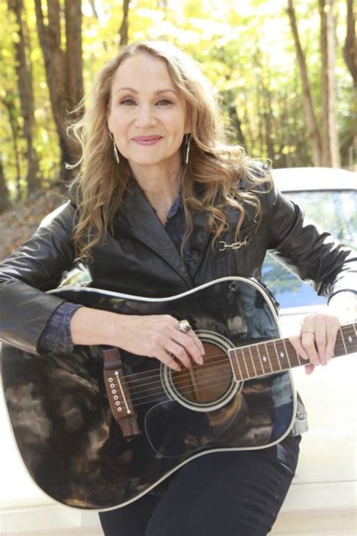 Joan Osborne - Bio, Age, Wiki, Facts and Family