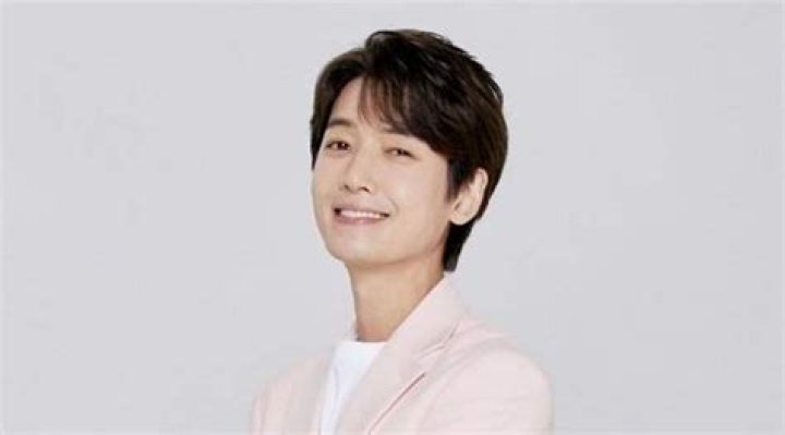 Jung Kyung-ho - Bio, Age, height, Wiki, Facts and Family