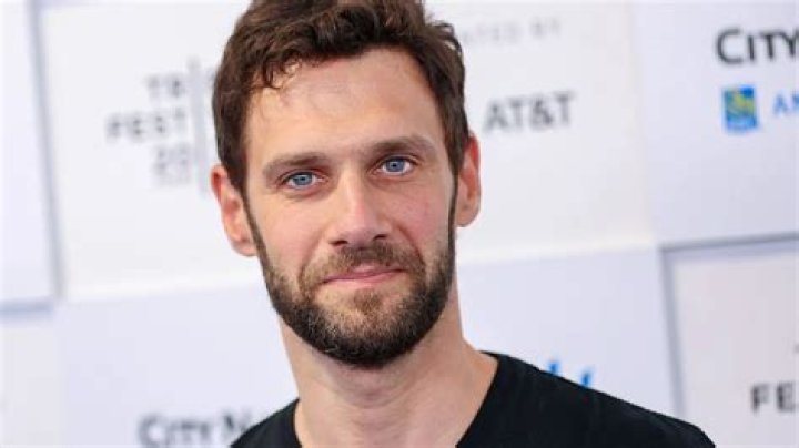 Justin Bartha - Bio, Age, net worth, height, Wiki, Facts and Family