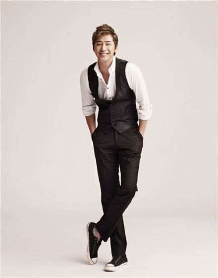 Kang Ji-Hwan - Bio, Age, height, Wiki, Facts and Family
