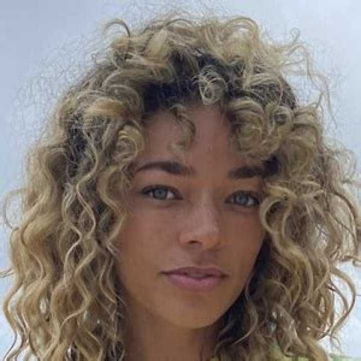 Kari Calhoun - Bio, Age, Wiki, Facts and Family
