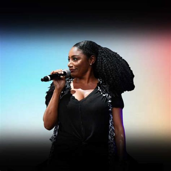 Karyn White - Bio, Age, Wiki, Facts and Family