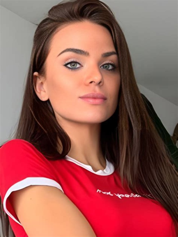 Kayla Davies - Bio, Age, Wiki, Facts and Family