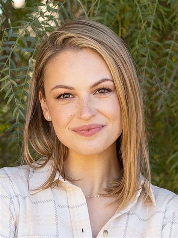 Kayla Wallace - Bio, Age, Wiki, Facts and Family