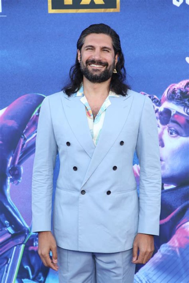 Kayvan Novak - Bio, Age, net worth, height, Wiki, Facts and Family