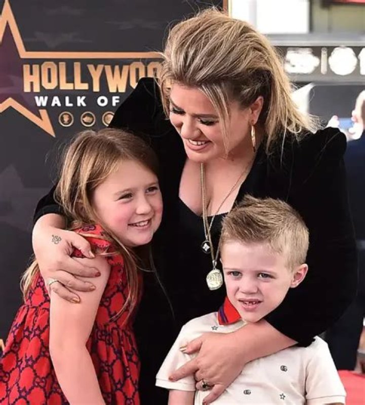 Kelly Clarkson - Bio, Age, Wiki, Facts and Family