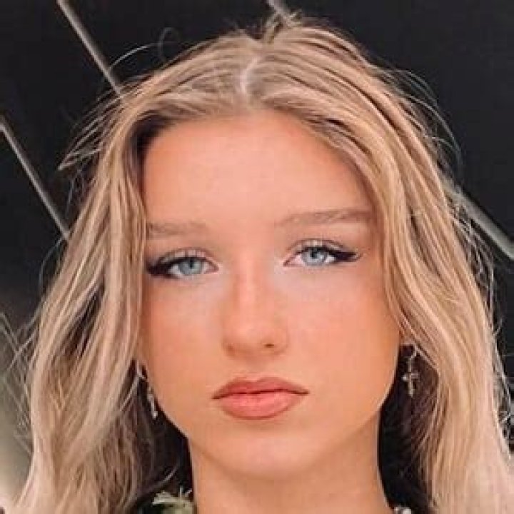 Kelly Gallo: Instagram Star Detailed Bio, Age, Birthday, & Height Insights and more
