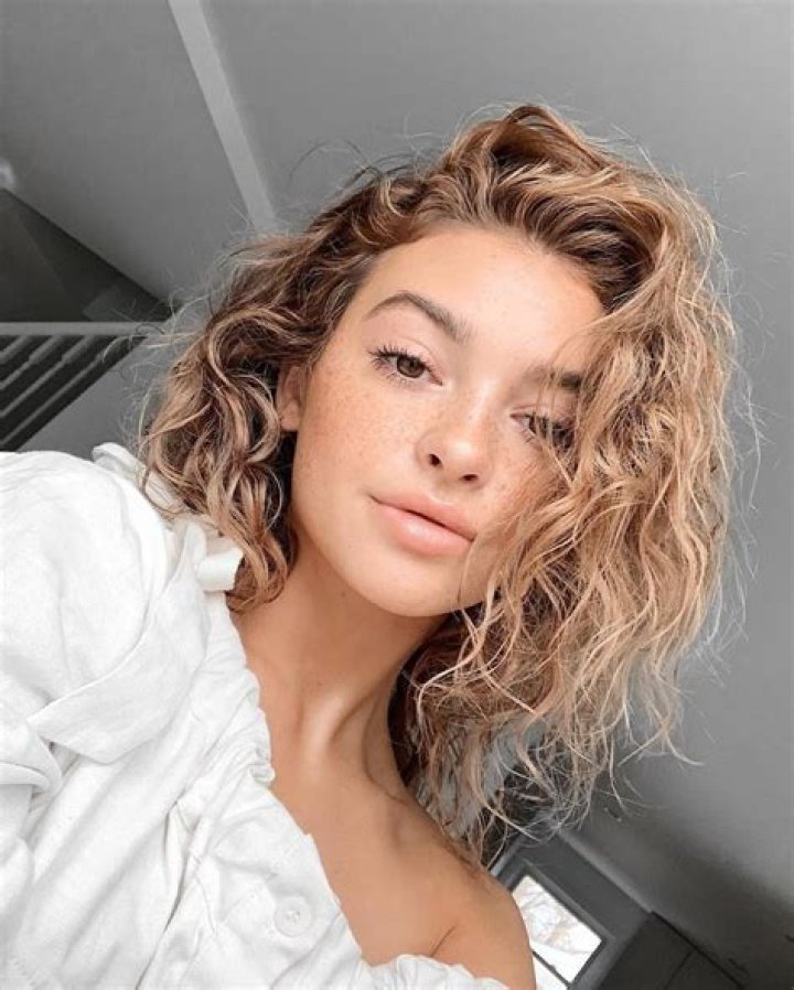 Kelsey Besanson - Bio, Age, Wiki, Facts and Family