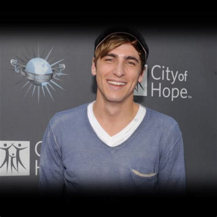 Kendall Schmidt - Bio, Age, net worth, siblings, height, Wiki, Facts and Family