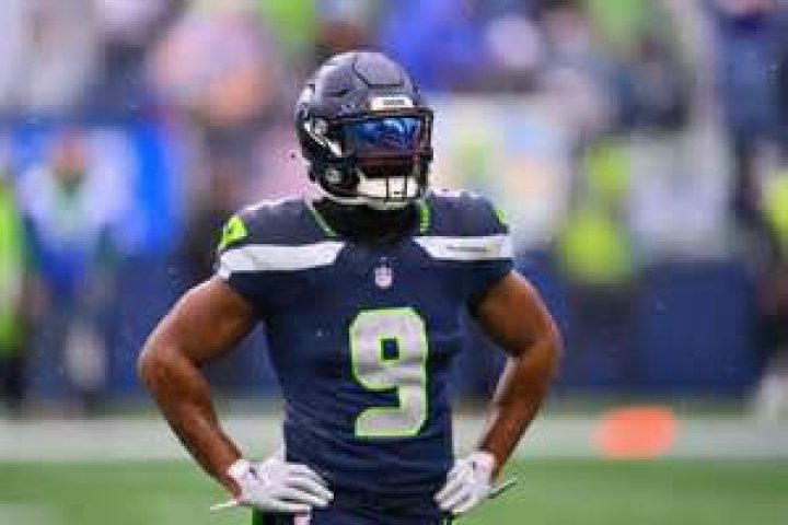 Kenneth Walker III: Football Player Detailed Bio, Age, Birthday, & Height Insights and more