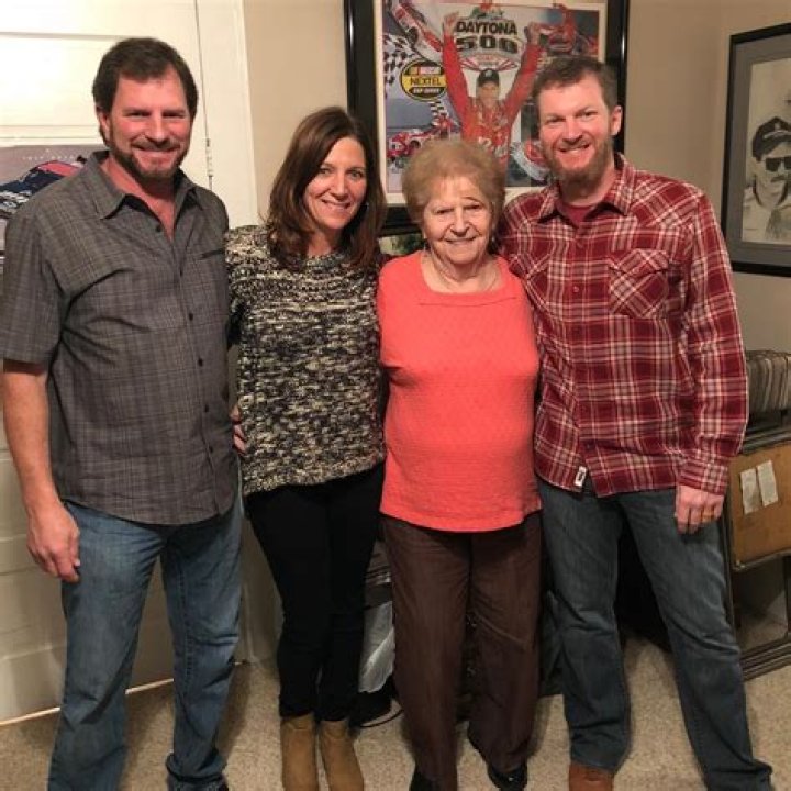 Kerry Earnhardt - Bio, Age, siblings, Wiki, Facts and Family