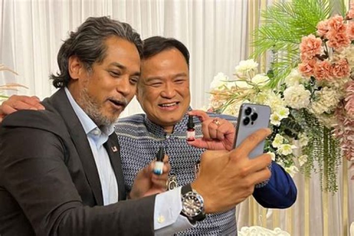 Khairy Jamaluddin - Bio, Age, height, Wiki, Facts and Family