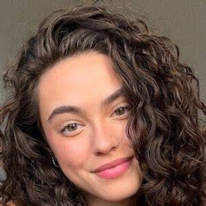 Kiana Davis : Age, Birthday, Wiki, Bio and Family, Net Wo...