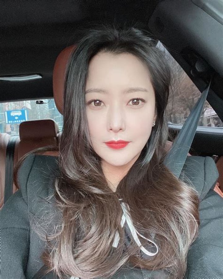 Kim Hee-Sun - Bio, Age, Wiki, Facts and Family