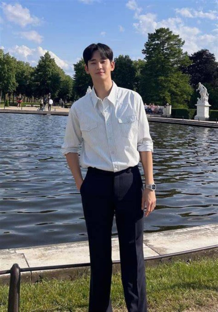 Kim Soo Hyun - Bio, Age, siblings, height, Wiki, Facts and Family