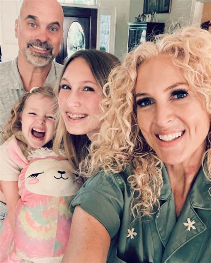 Kimberly Schlapman - Bio, Age, Wiki, Facts and Family