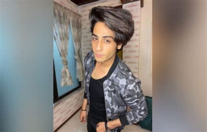 Kshitij Dholakia: YouTube Star Detailed Bio, Age, Birthday, & Height Insights and more