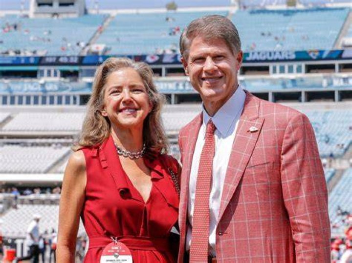 Lamar Hunt - Bio, Age, siblings, Wiki, Facts and Family