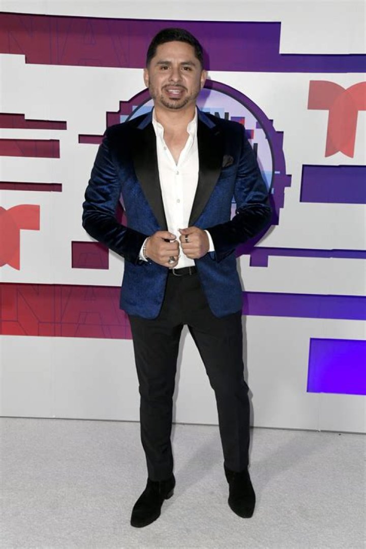 Larry Hernandez (worldmusicsinger) Wiki,Age,Birthday,Biography,Height,Net Worth ..
