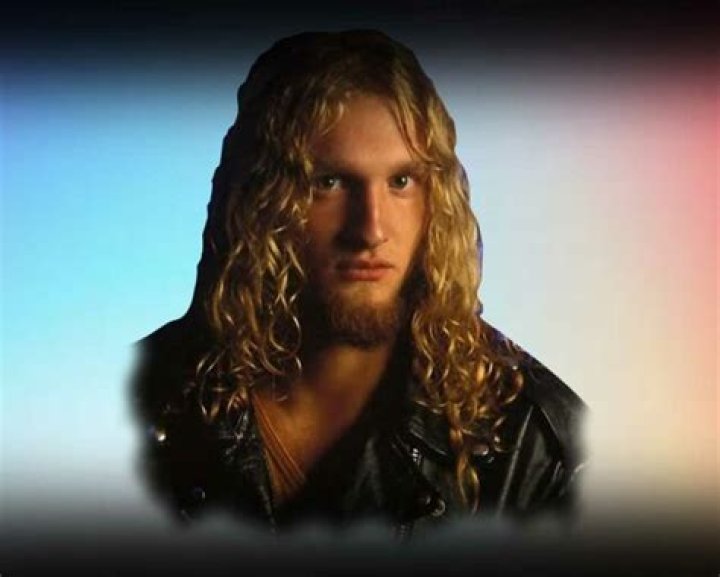 Layne Staley - Bio, Age, net worth, height, Wiki, Facts and Family