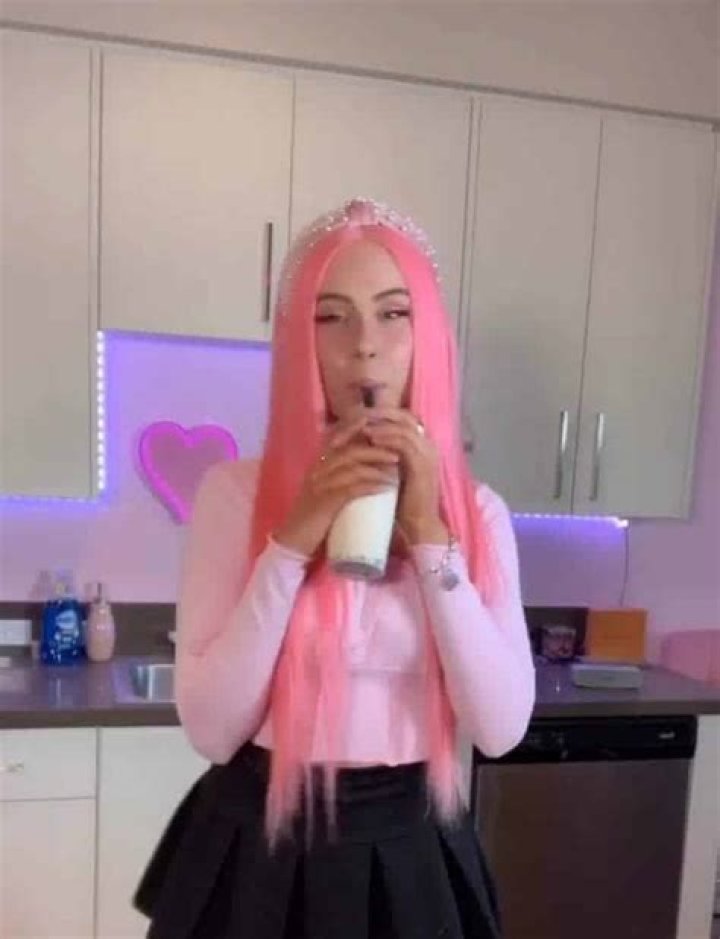 Leah Ashe - Bio, Age, Wiki, Facts and Family