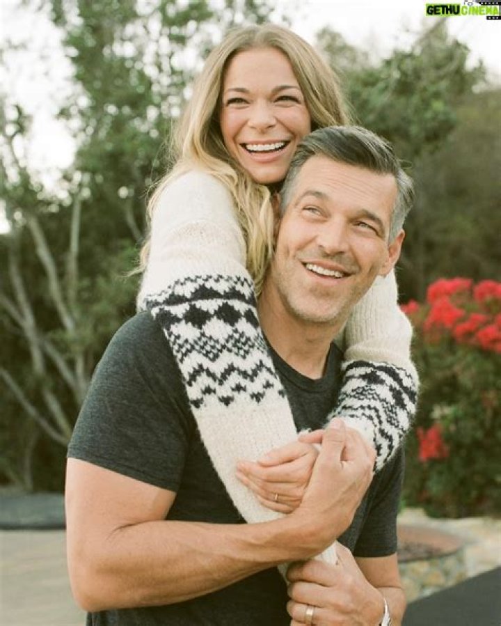 LeAnn Rimes - Bio, Age, Wiki, Facts and Family