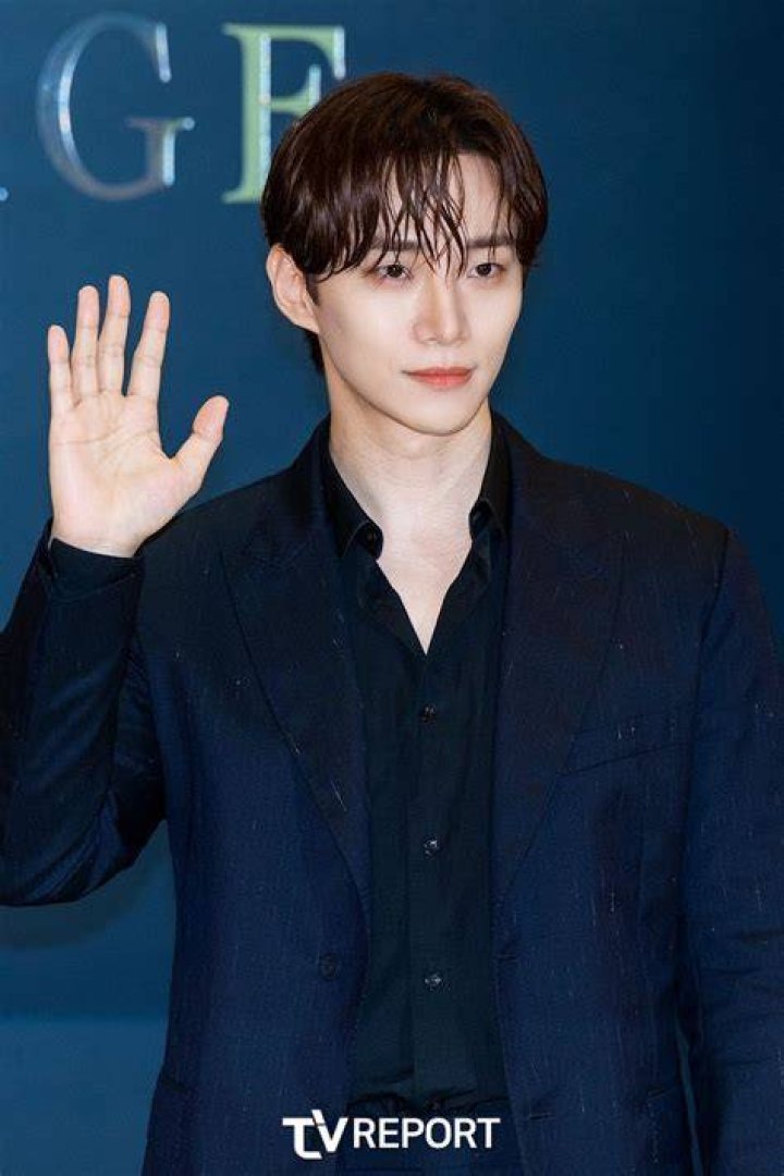 Lee Junho - Bio, Age, siblings, weight, height, Wiki, Facts and Family