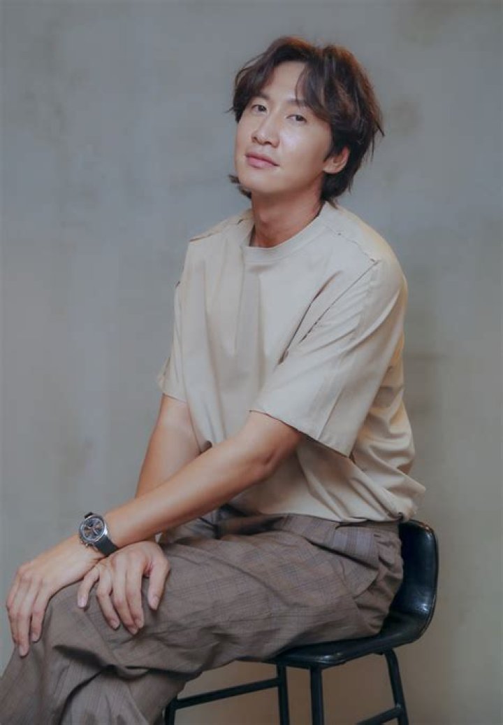 Lee Kwang-soo - Bio, Age, height, weight, Wiki, Facts and Family