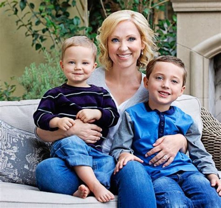 Leigh-Allyn Baker - Bio, Age, Wiki, Facts and Family