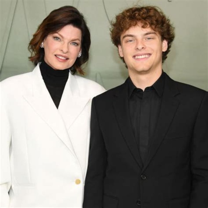 Linda Evangelista - Bio, Age, Wiki, Facts and Family