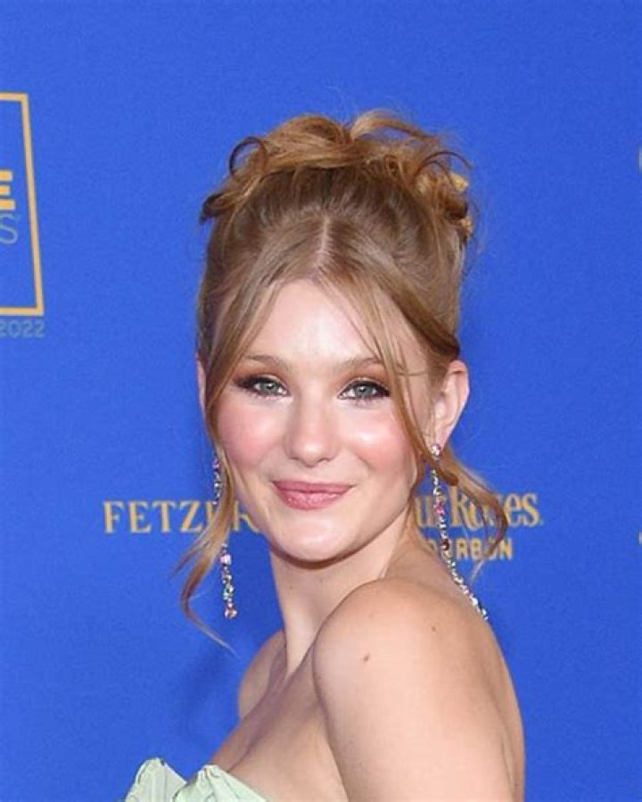 Lindsay Arnold (actress) - Wikipedia, Age, Net Worth, Biography , Spotify, TikTok, Facebook, Facts and Family