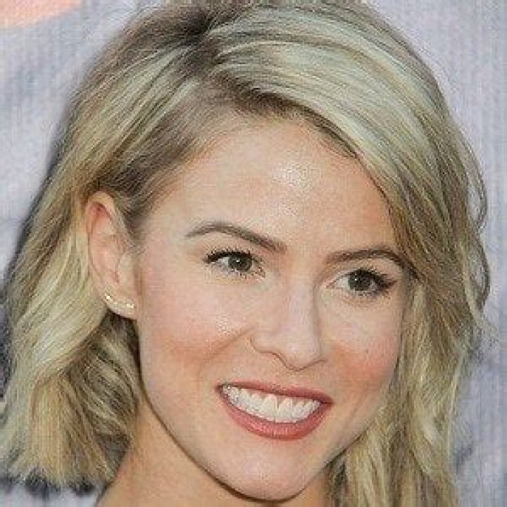 Linsey Godfrey - Bio, Age, Wiki, Facts and Family