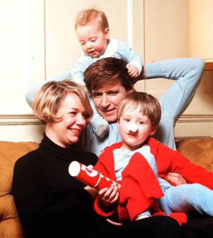 Linus Roache - Bio, Age, siblings, height, weight, Wiki, Facts and Family