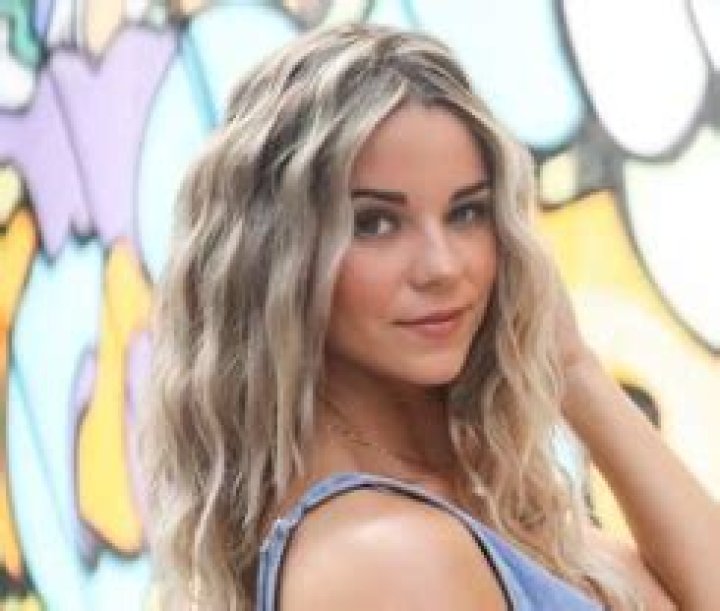 livswearingen (webvideostar) - Wikipedia, Age, Net Worth, Biography , Spotify, TikTok, Facebook, Facts and Family