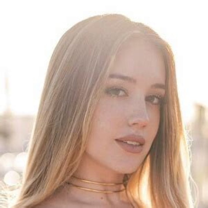 Lluna Clark: Twitch Star Detailed Bio, Age, Birthday, & Height Insights and more