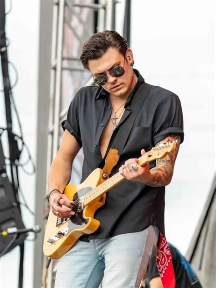 Logan Crosby (singer)-Wiki, Age, Net Worth, Biography , Spotify, TikTok, Facebook, Facts and Family