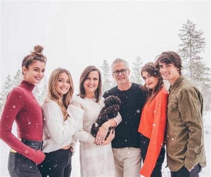 Logan Rae Hill - Bio, Age, Wiki, Facts and Family