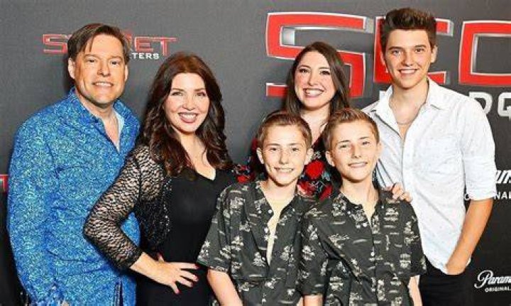 Logan Sharpe - Biography, Age, Wiki, Facts and Family