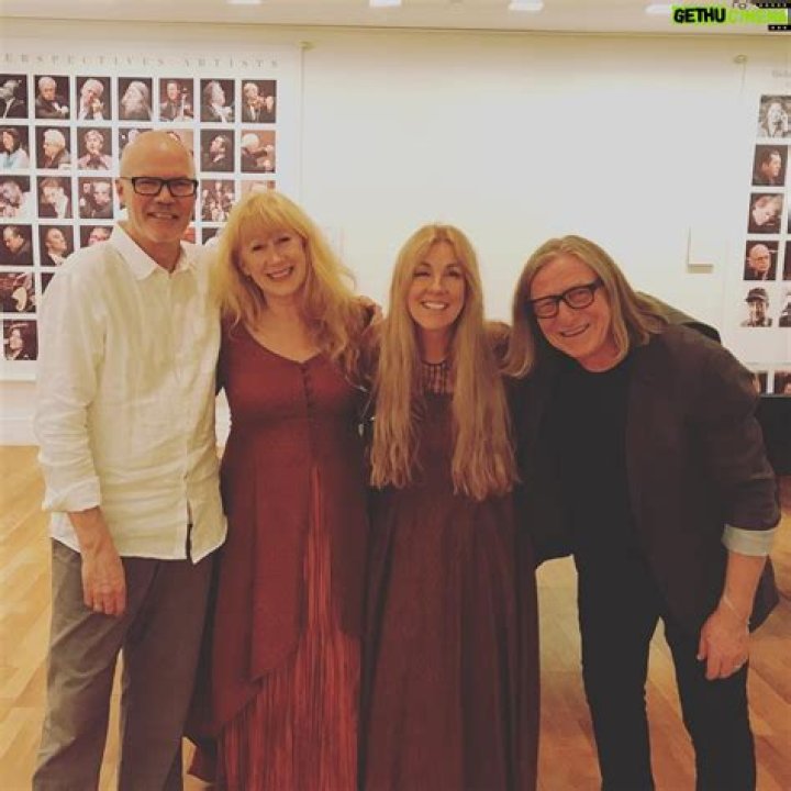 Loreena McKennitt - Bio, Age, Wiki, Facts and Family