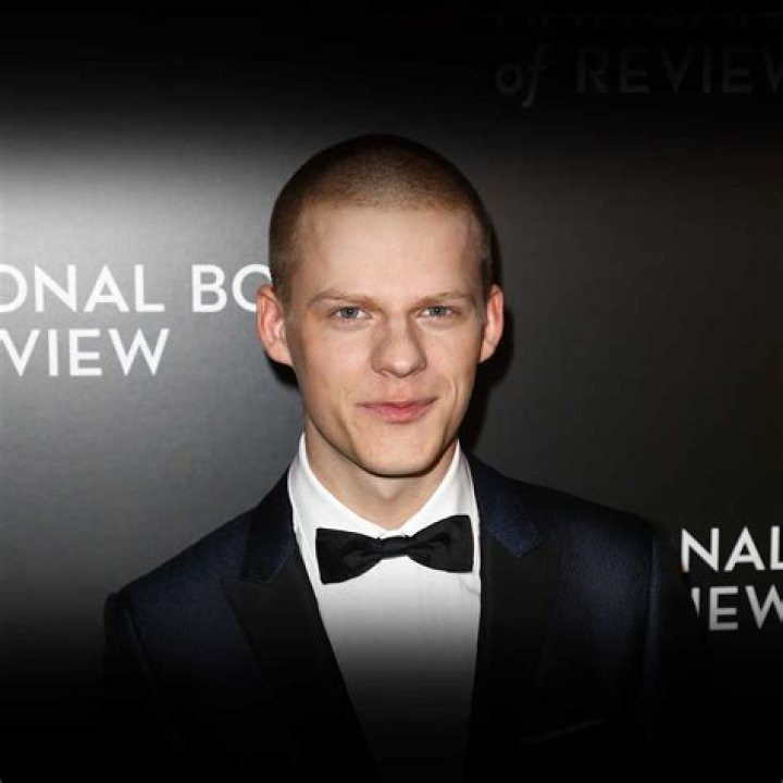 Lucas Hedges - Bio, Age, net worth, height, weight, Wiki, Facts and Family