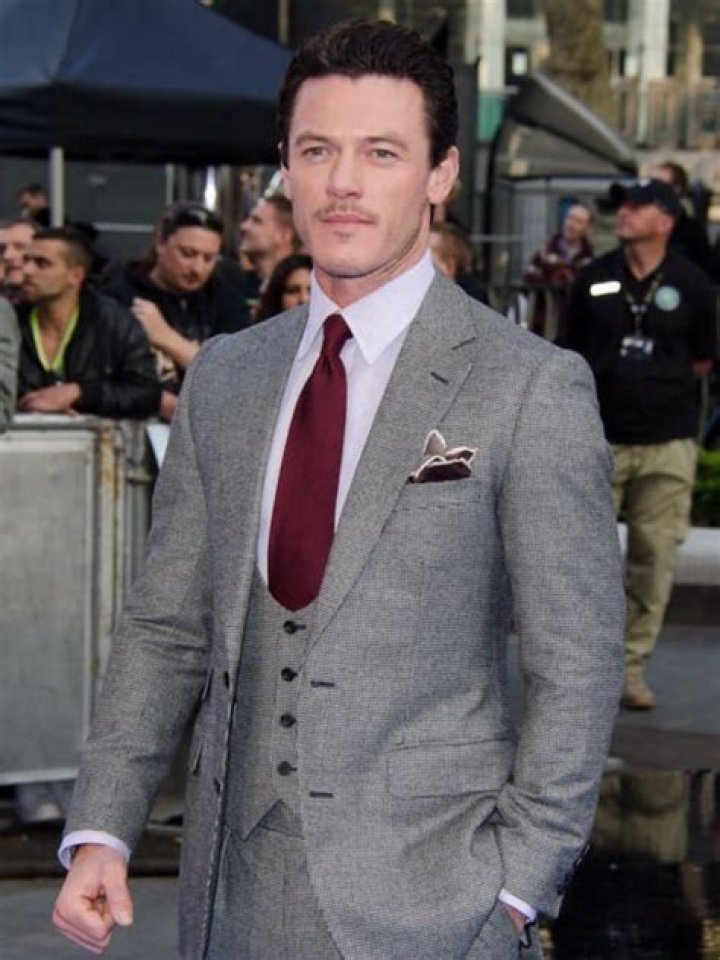 Luke Evans - Bio, Age, net worth, height, Wiki, Facts and Family
