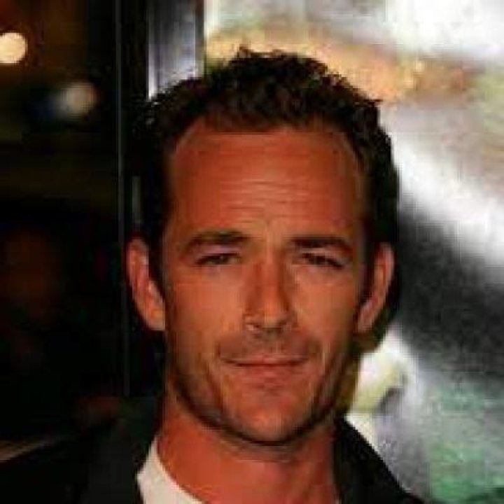 Luke Perry - Bio, Age, net worth, siblings, weight, height, Wiki, Facts and Family