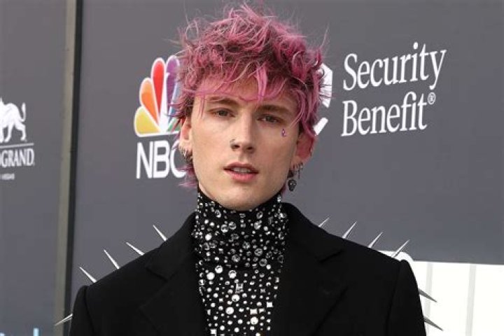 Machine Gun Kelly - Bio, Age, net worth, height, Wiki, Facts and Family