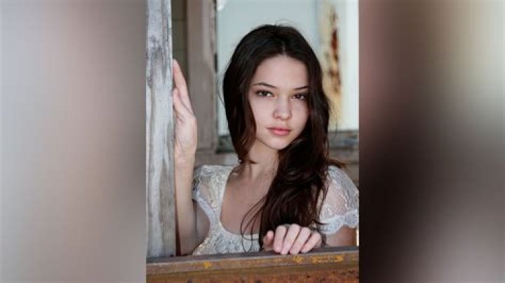 Madelyn Cline - Bio, Age, Wiki, Facts and Family