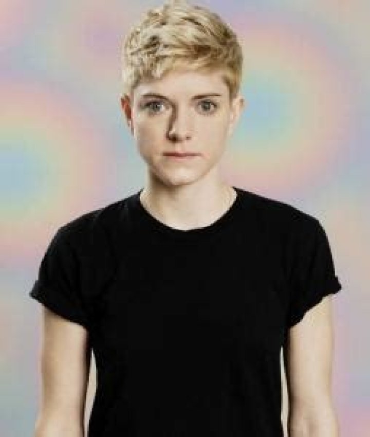 Mae Martin - Bio, Age, Wiki, Facts and Family