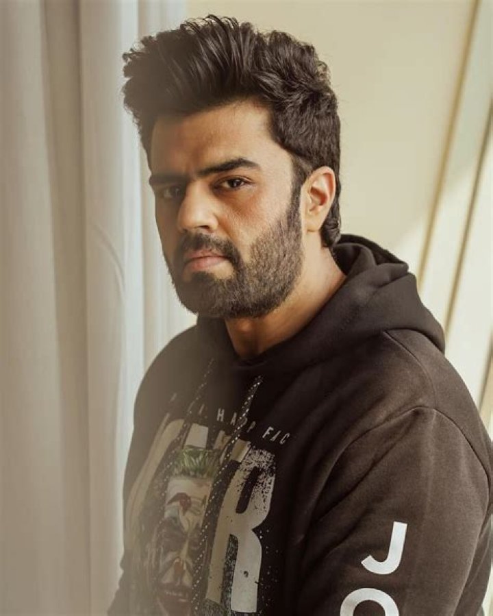 Manish Paul - Bio, Age, siblings, height, Wiki, Facts and Family