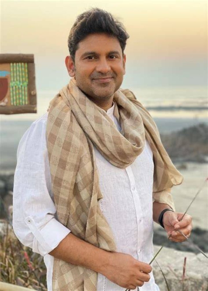 Manoj Muntashir - Bio, Age, Wiki, Facts and Family