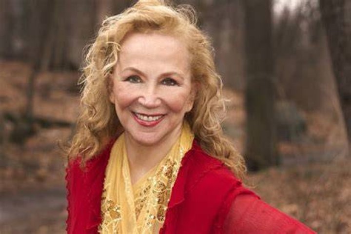 Mara Hobel - Bio, Age, Wiki, Facts and Family